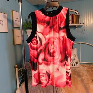 rose print sleeveless blouse
